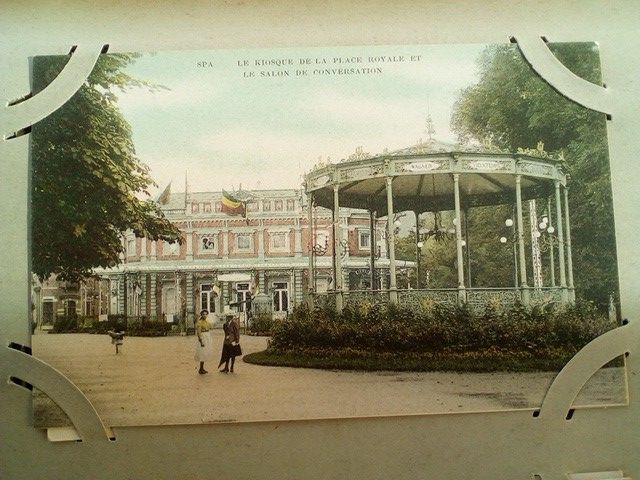 /Belgium/Places/BE_Place_1900-1949_Spa. LE KIOSQUE DE LA PLACE ROYALE ET LE SALON DE CONVERSATION.jpg